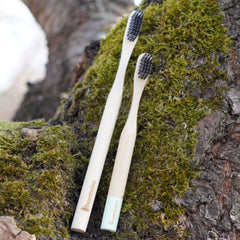 Bambus Zahnbürste mit Binchotan Borsten Zahnbürste bambobio