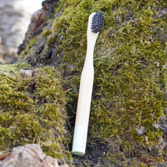 Bambus Zahnbürste mit Binchotan Borsten Zahnbürste bambobio Kinder