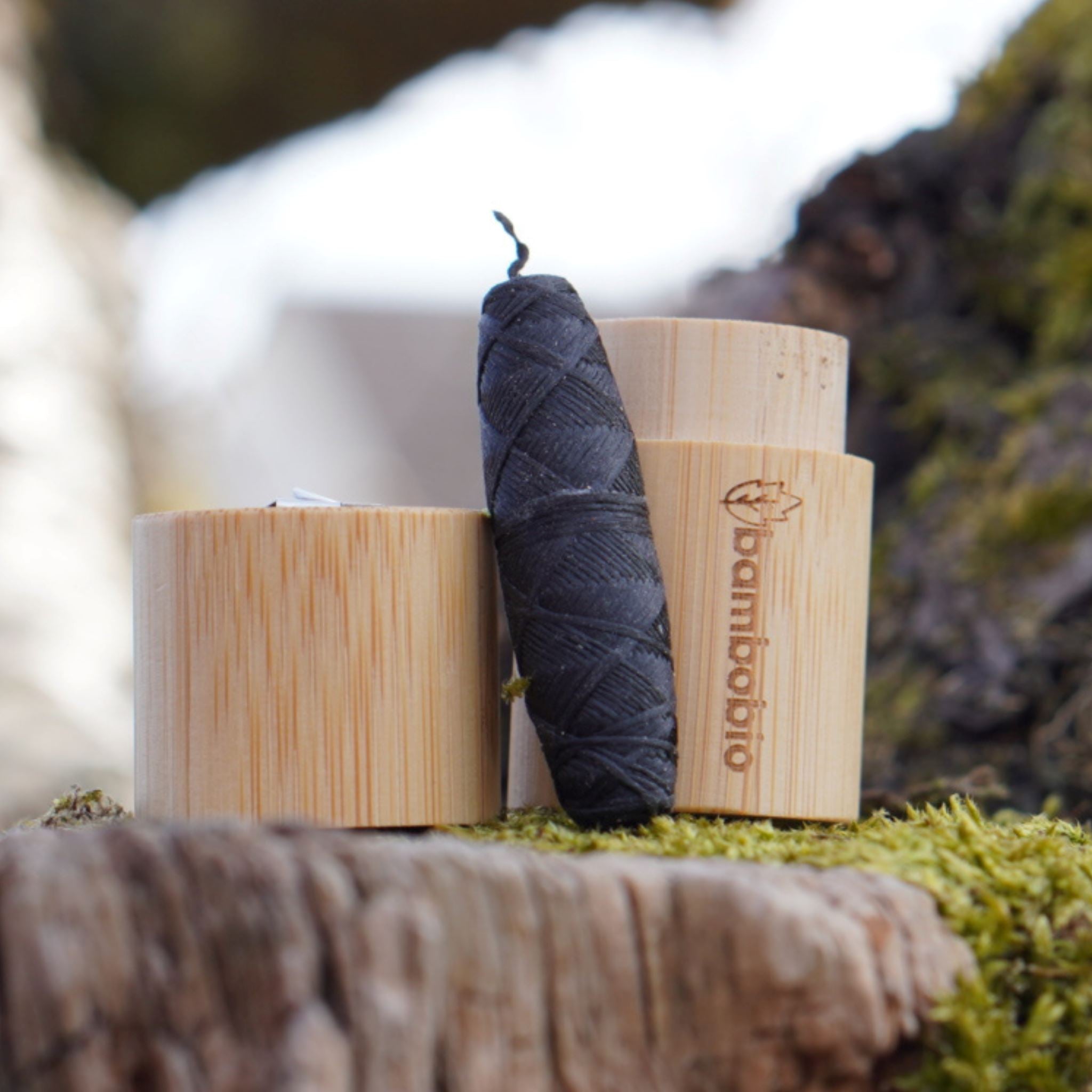 Zahnseide aus Holzkohle mit Bambusbox Zahnseide bambobio
